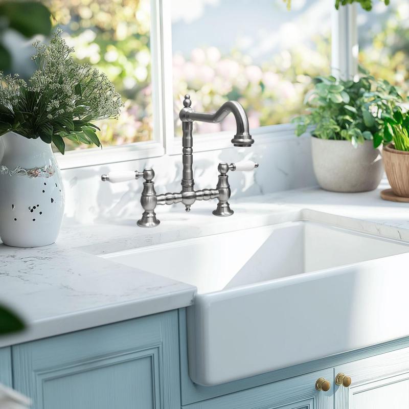 PB Nostalgisk Kökblandare Rostfritt Stål Vinkelutlopp med Vita Handtag PBN.RVS.H.WH