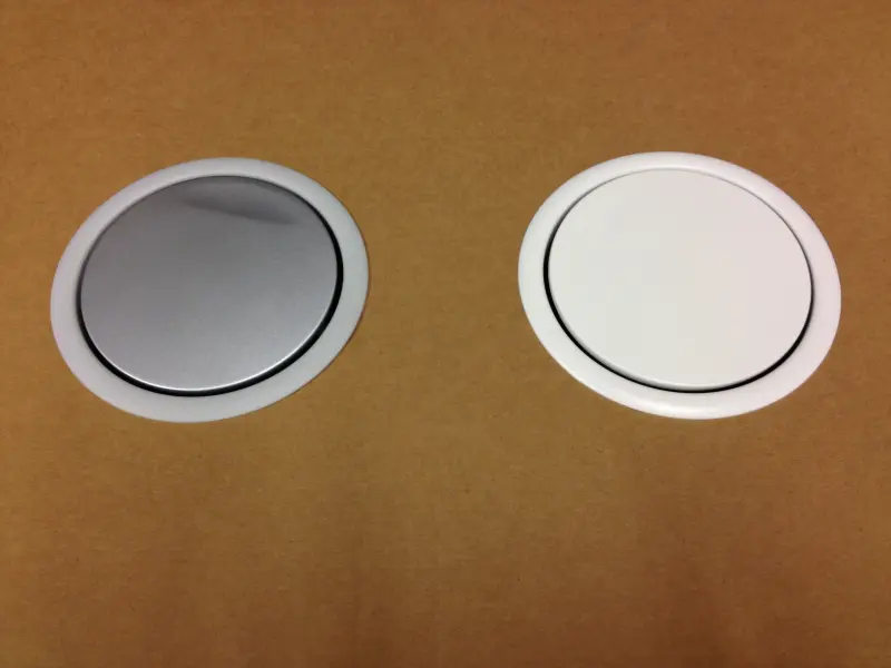 EVOline Port 3 Infällbar eluttag med jord, vitt lock