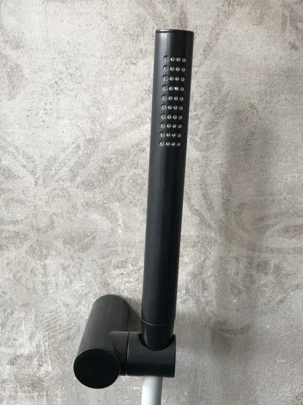 Waterevolution Flow badblandare med handduschset matt svart T130PR