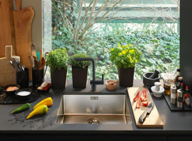 Franke Atlas Neo köksblandare med svängbar pip borstad matt svart 115.0550.424