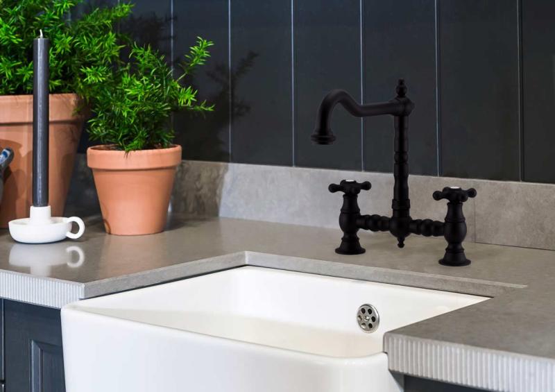 PB Nostalgisk Kökblandare Svart matt vinkelutlopp med stjärnhandtag PBN.ZW.H.ST