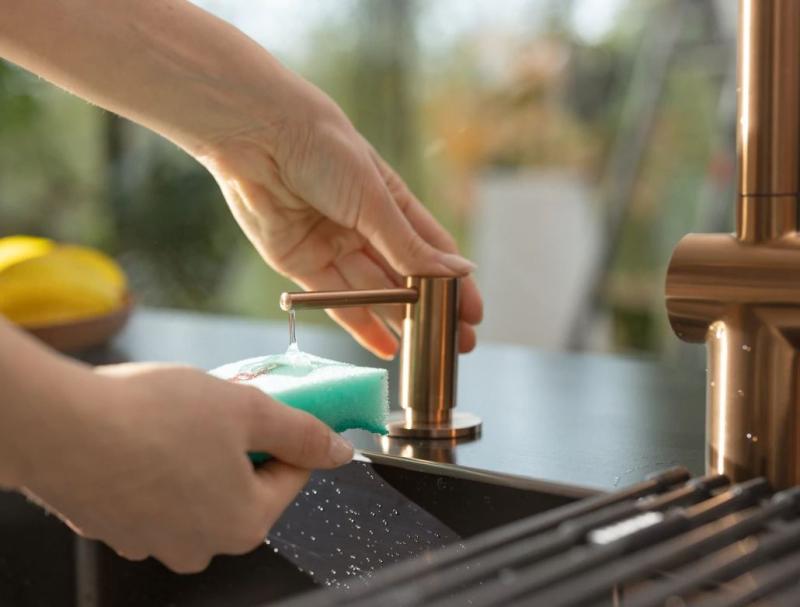 Franke Atlas koppar inbyggd tvålpump pvd koppar 112.0717.104