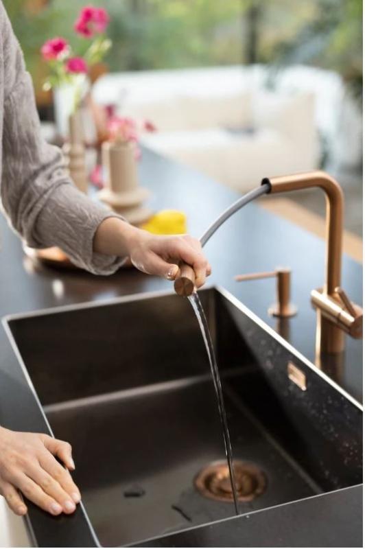 Franke koppar Kökskran Atlas Neo med utdragbar pip pvd koppar 115.0628.208