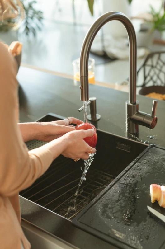 Franke Köksblandare Eos Neo med utdragbar sprayhuvud pvd gun metal 115.0628.256