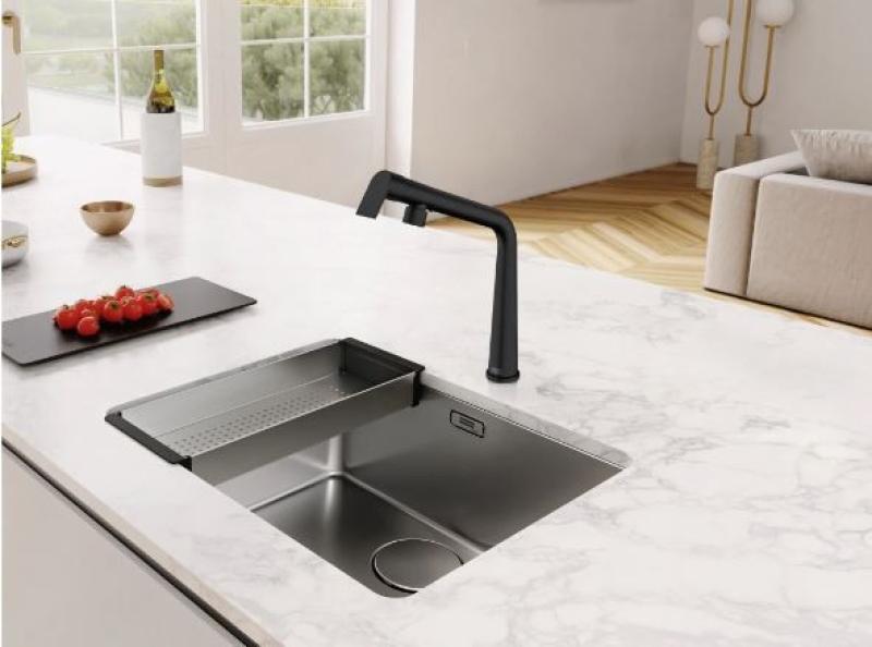 Franke Icon Köksblandare matt svart med svängbar pip 115.0625.187