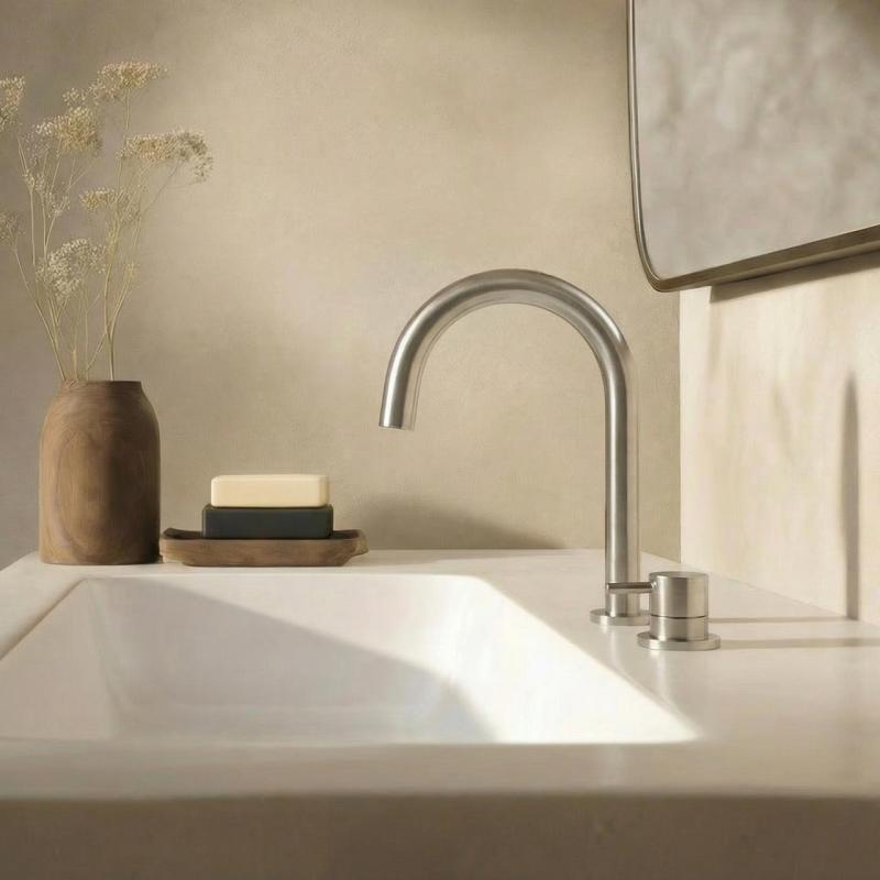 Waterevolution Flow 2-håls tvättställsblandare helt i rostfritt stål med låg U 200mm pip T1121UIE