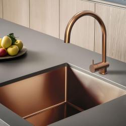 Waterevolution Flow köksblandare PVD Borstad Koppar med utdragbar pip T155CPE