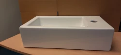 OUTLET Blusani Flow fontän, blankvit keramik, höger, 45x26x13 cm