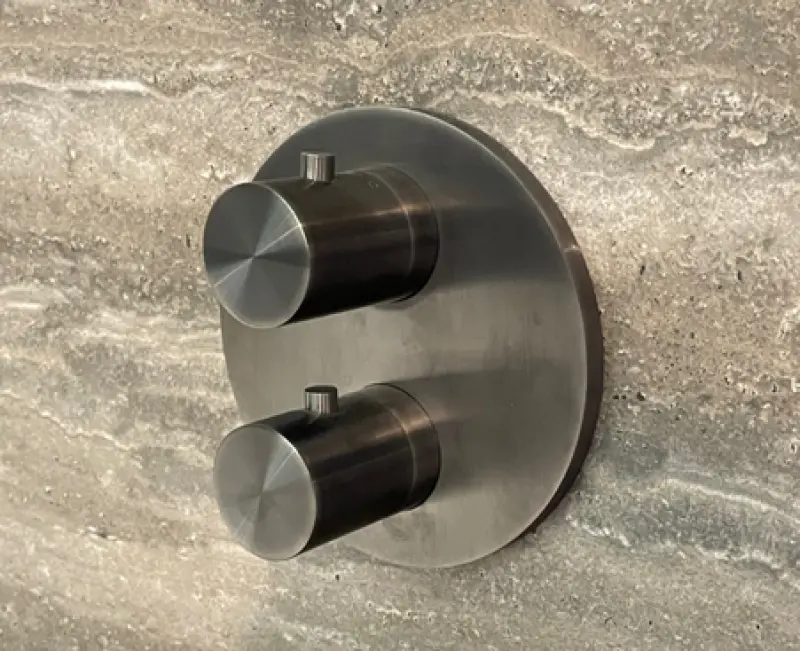 SB Universale Rund Inbyggd termostatkran med 2 utgångar PVD gun metal 1208955168