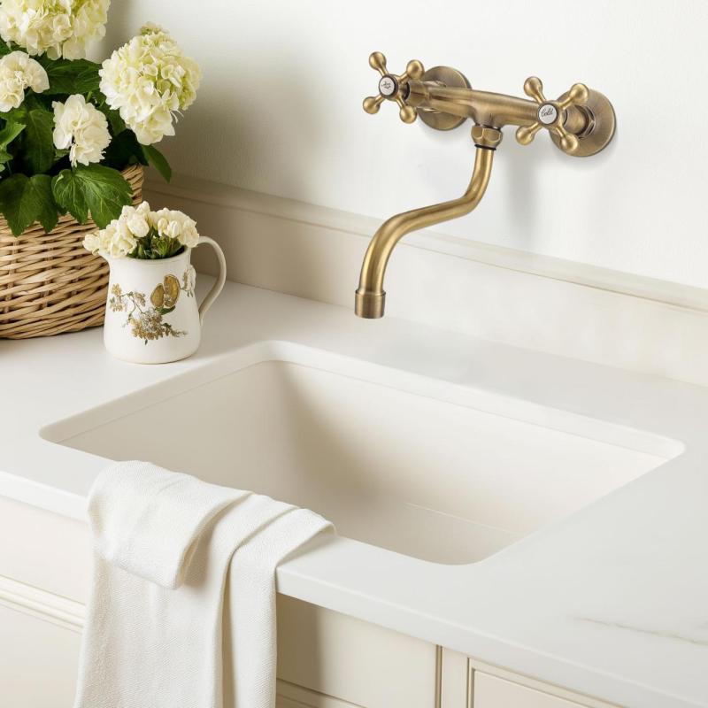 AquaTrimo Vivaldi klassisk köksväggkran brons 21VV7068BN