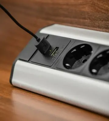 Indux Corner hörn köksuttag med 3 jordade uttag och 2 USB-laddare 1208957431