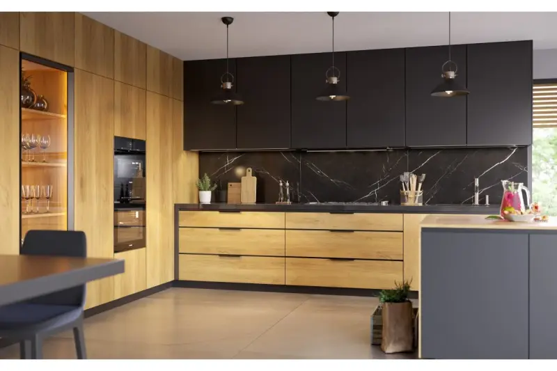 Dekor Mees svart metallhänglampa med skärmfäste i form av en fotogenlampa 2363