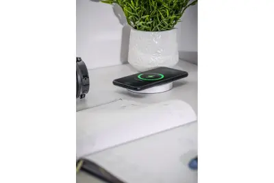 Indux Lift sänkbar jordspett vit köksuttag i arbetsbänk med belysning, 2 x USB och trådlös laddning 1208957837