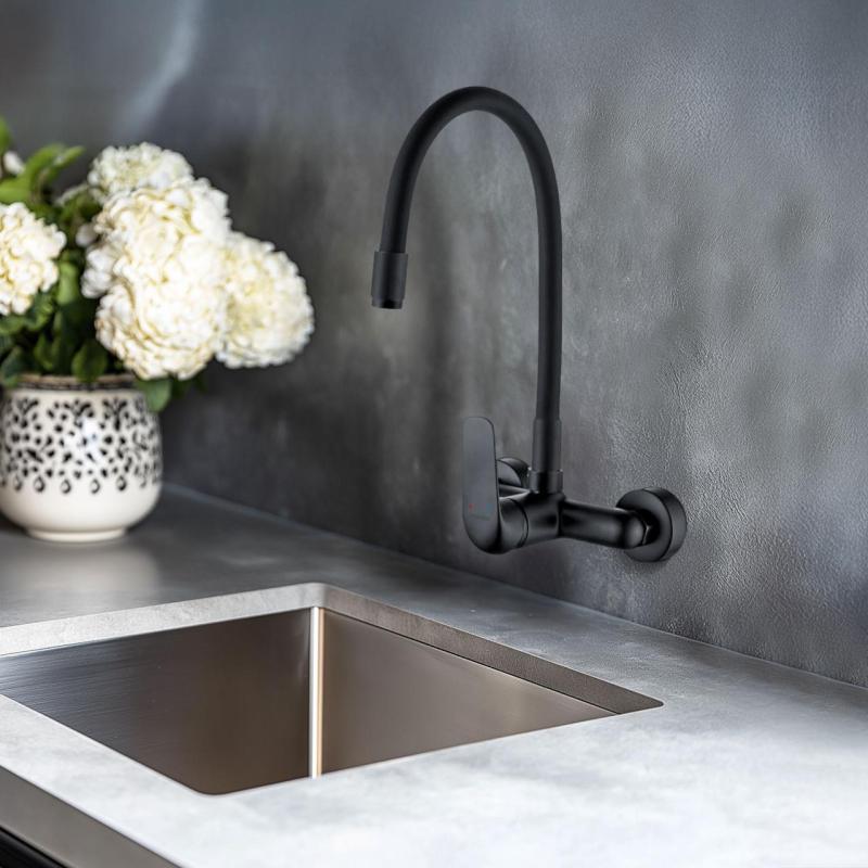 Aquatrimo Chopin väggmonterad kran med hög flexibel pip matt svart 21CP8462SW