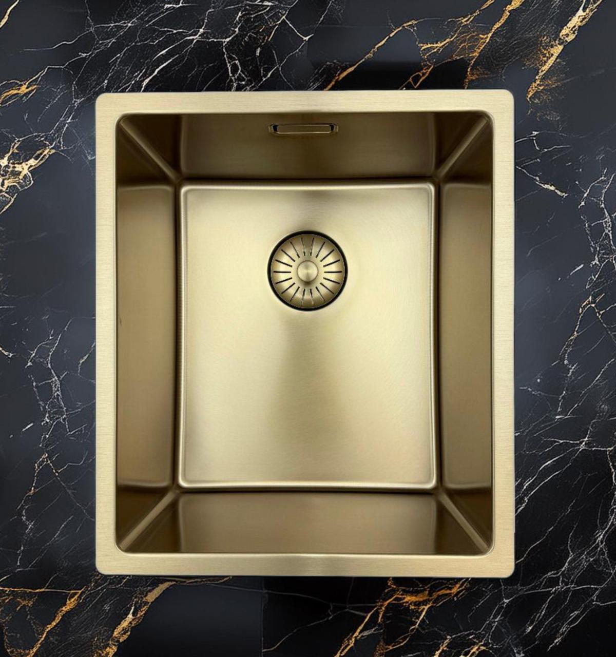 Pure.Sink Prestige diskho 34x40 cm PVD Guld 10mm radie undermonterad, planmonterad och ovanpåliggande PPG3440-60. - Productafbeelding 3