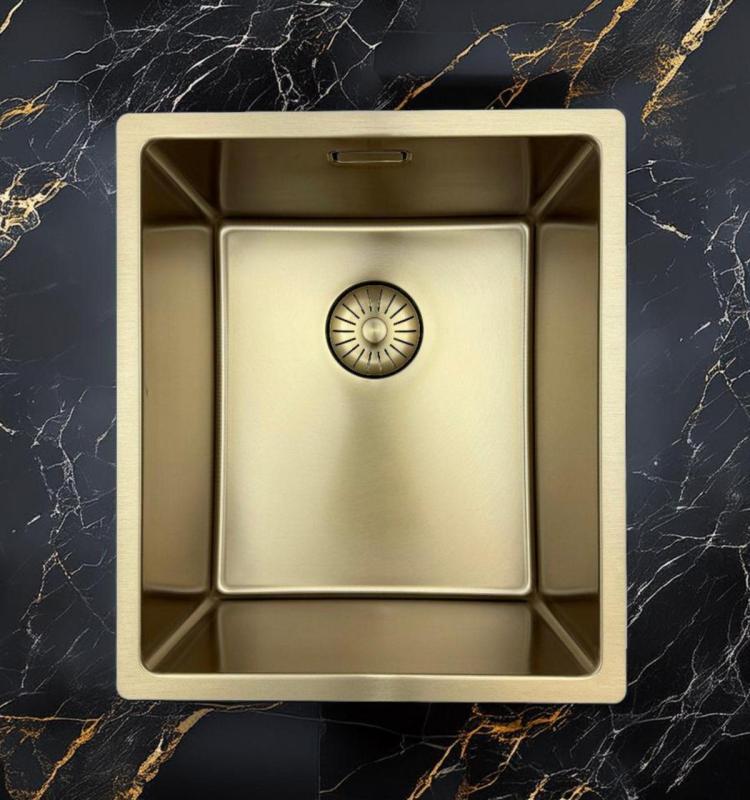 Pure.Sink Prestige diskho 34x40 cm PVD Guld 10mm radie undermonterad, planmonterad och ovanpåliggande PPG3440-60.