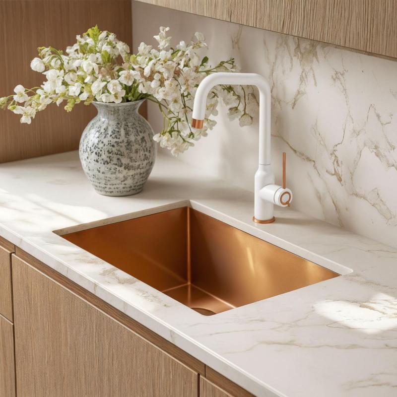 Quadri Stamford Köksblandare Vit med PVD Kopparfinish med Svängbar Vinkelpip 1208967700