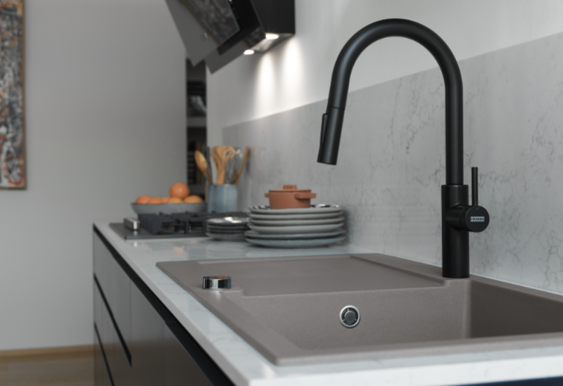 Franke Pescara J Ettgreppsblandare Svart med Utdragbar Pip och Sprayfunktion 115.0575.968