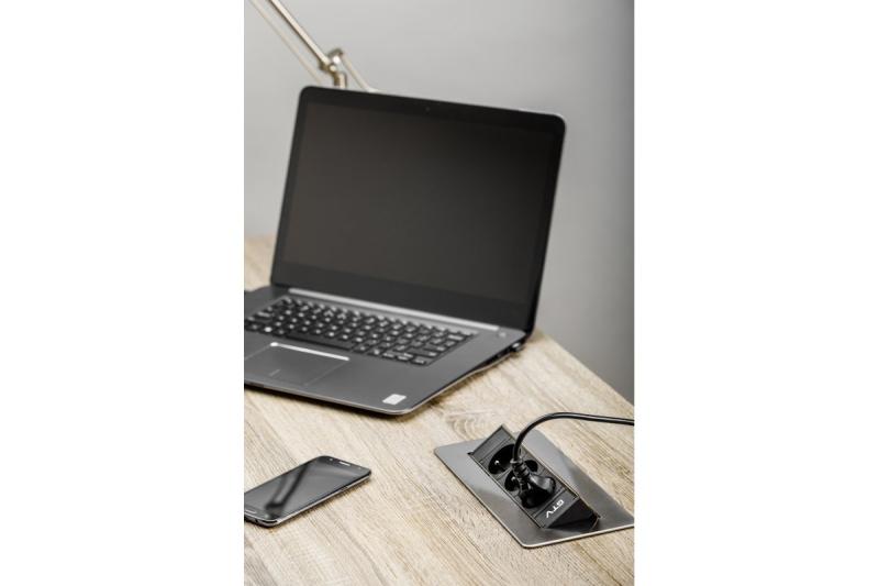 Förlängningssladd utan kassett, 3-vägs uttag med jordning, 1,5 m strömkabel med kontakt, rostfritt stål.