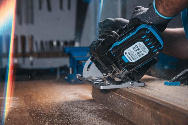 HÖGERT batteridriven cirkelsåg, 18V, utan batteri, dammsugaranslutning