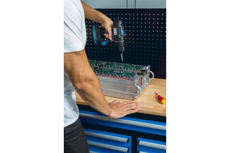 HÖGERT sladdlös borrmaskin 18V, set med batteri, laddare, bitshållare, borrmagasin