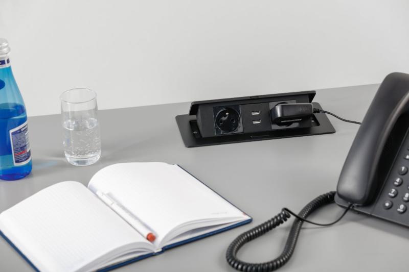 Skrivbordslängdskabel SOFT 2x uttag med jordning, USB 2.1A, strömkabel med kontakt, svart