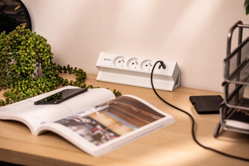 Basco möbeluttag, 3 x uttag med jordning, USB A+C, 1,5 m kabel, vit med montering