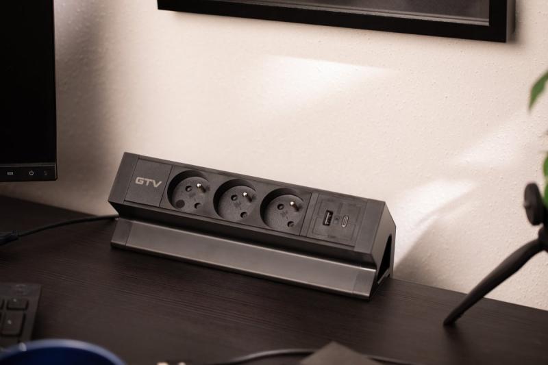 Basco möbelsuttag, 3 x uttag med jordning, USB A+C, 1,5 m kabel, svart med montering