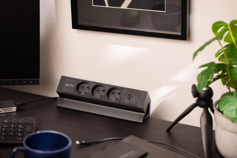 Basco möbelsuttag, 3 x uttag med jordning, USB A+C, 1,5 m kabel, svart med montering