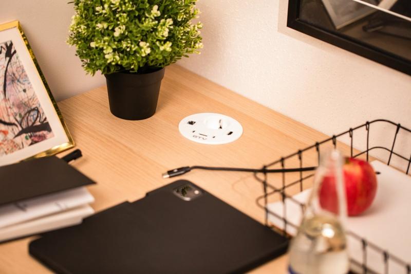 Möbeluttag RONDO, 1xSCHUKO, 1xUSB-A, 2xUSB-C, HDMI, RJ45-kabel 1,5 m, vit