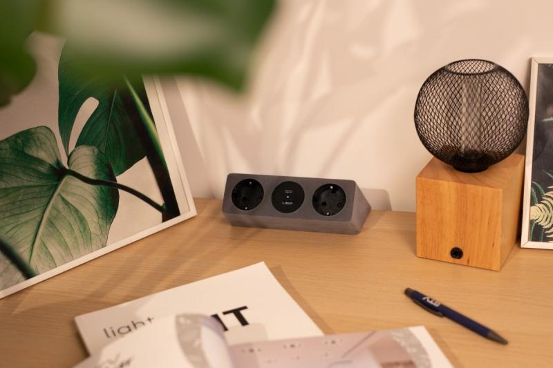 Möbeluttag SOFITO, 2xSCHUKO, USB A+C, kabel 1,5 m, grå flock