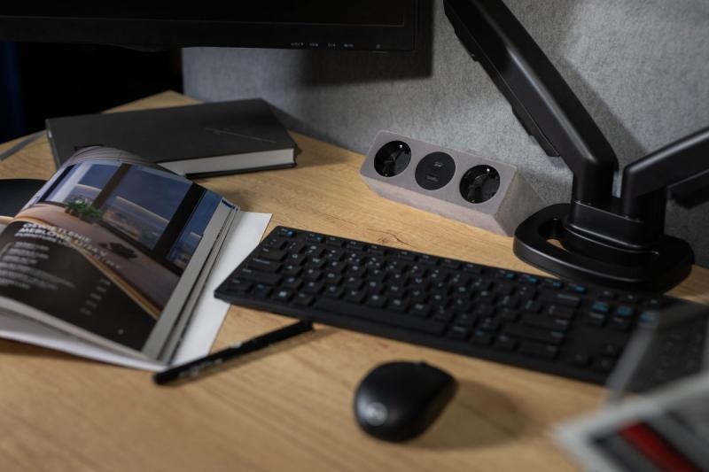 Möbeluttag SOFITO, 2xSCHUKO, USB A+C, kabel 1,5 m, grå flock