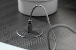 Trådlös laddningsenhet med snabbladdning, infälld, svart