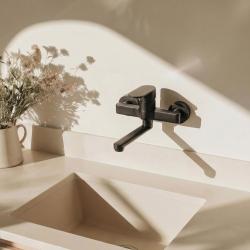 Aquanello Casa Enspaks kökskran svart med utlopp 15 cm BL-1415-CS