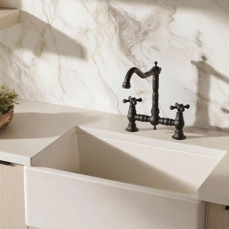 Aquanello Heritage Ascot Klassisk köksblandare i nostalgisk stil, svart med korshandtag BL-0011-HM